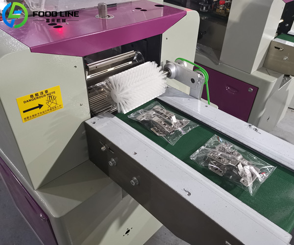 pillow type packing machine
